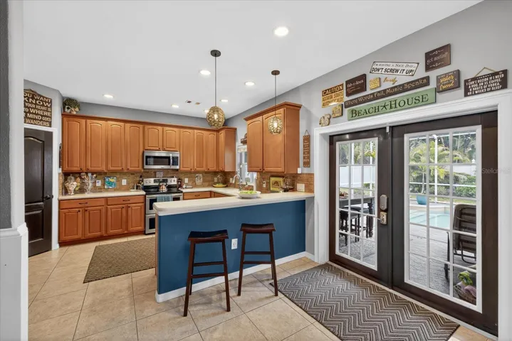Open kitchen with breakfast bar