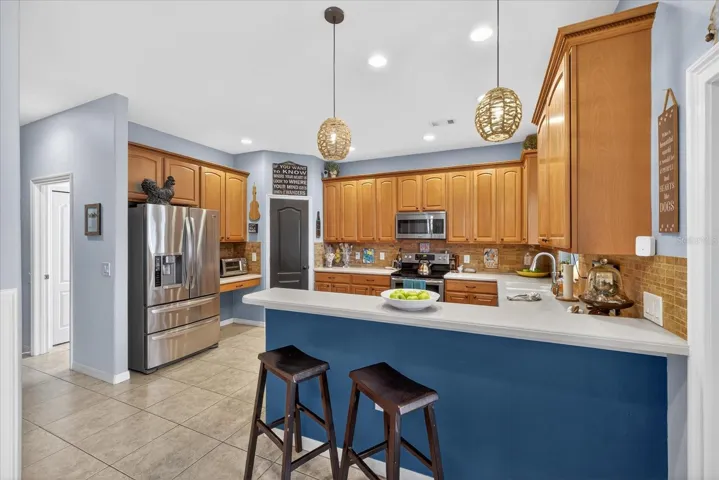 Open kitchen with breakfast bar