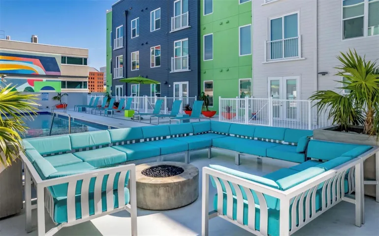 Common Area Outdoor Lounge