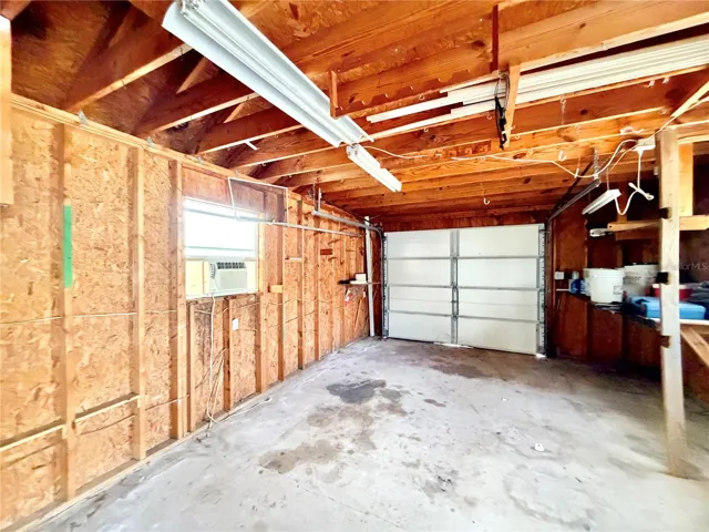 Workshop w/ Garage Door