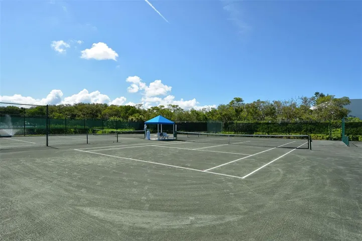Tennis courts, pickleball is right next door at Bayfront Park
