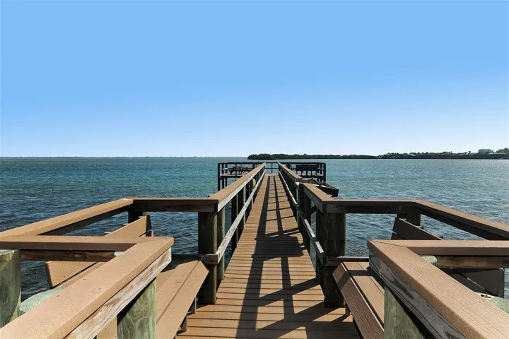 Fishing pier in Bay