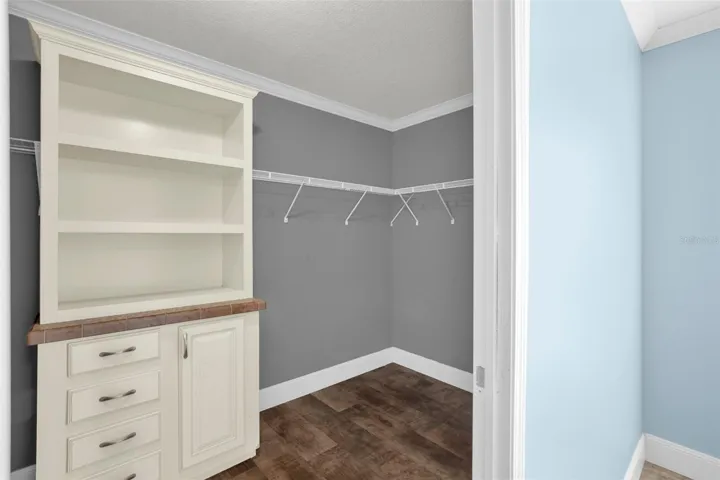 MASTER WALK IN CLOSET