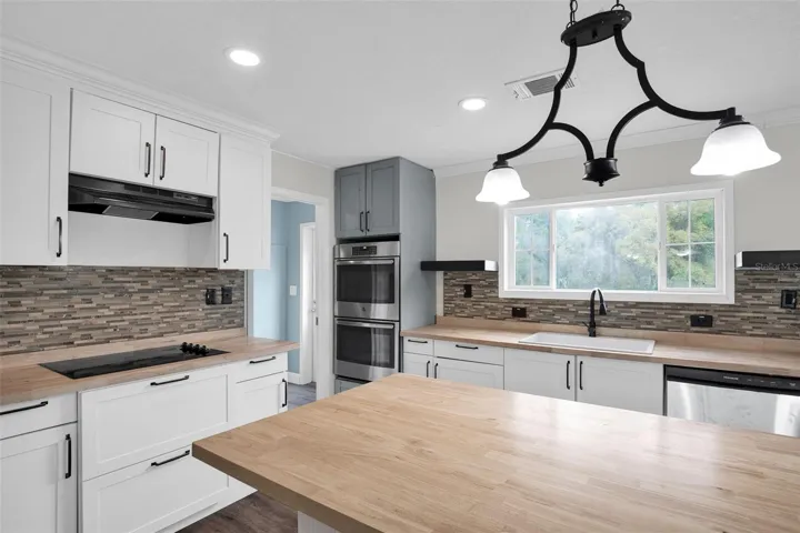KITCHEN ISLAND