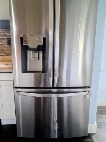 ICE MAKER