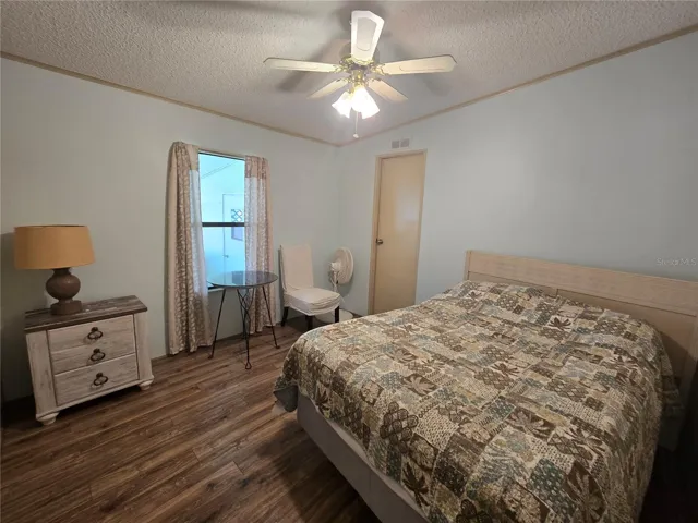 Guest bedroom with walkin closet