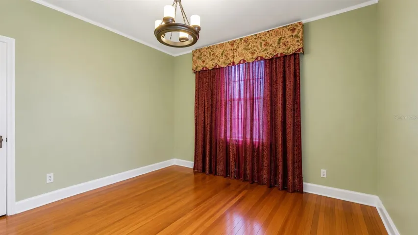 2 Bedroom-Furniture virtually removed