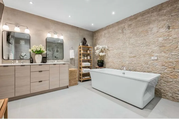 Master suite bathroom