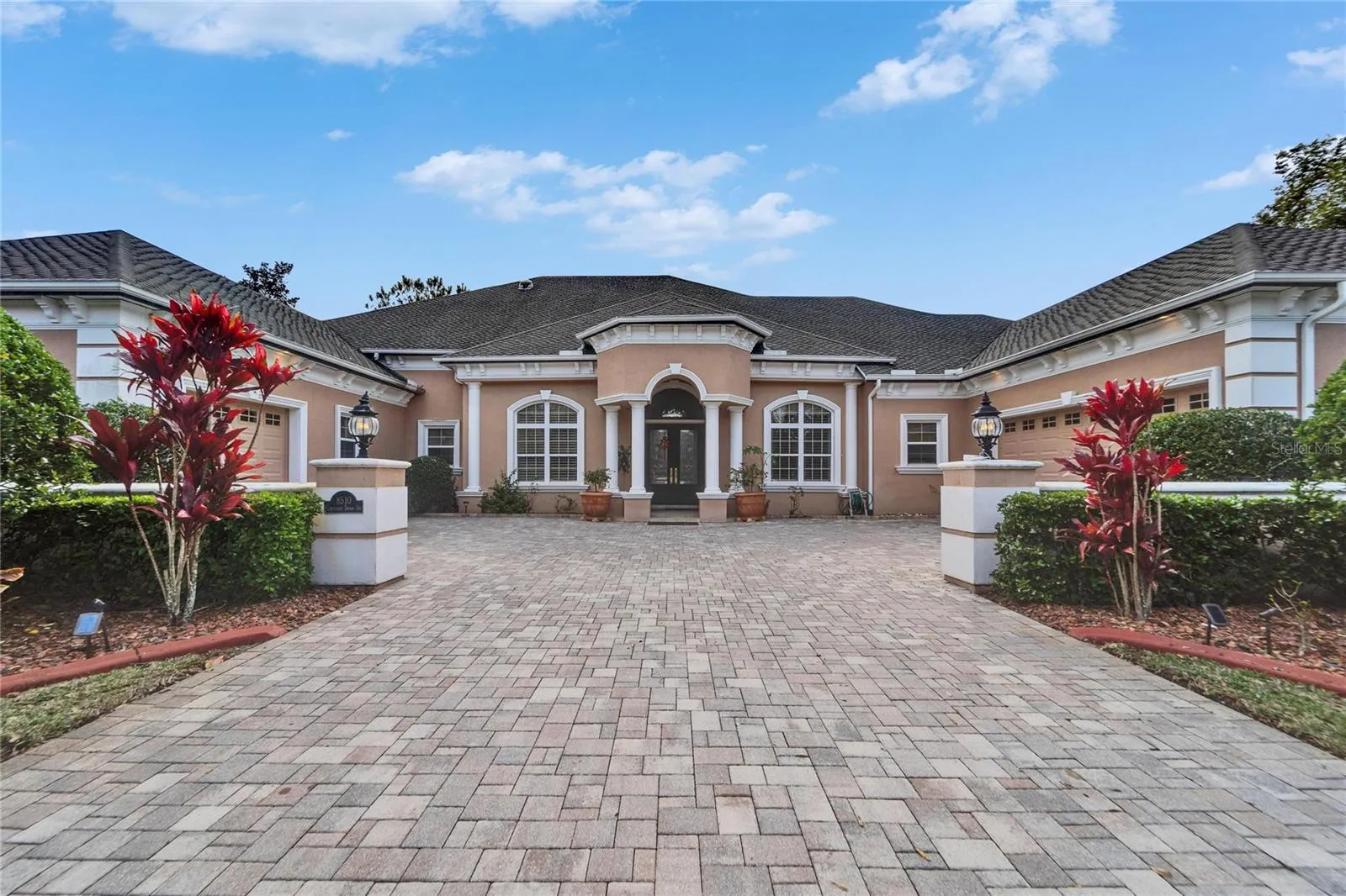 8510 KENTUCKY DERBY DR