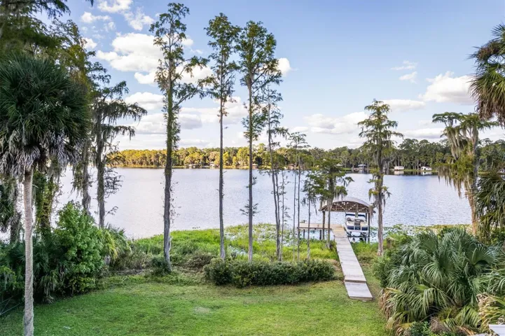 Welcome to the Bay on Lake Santa Fe!