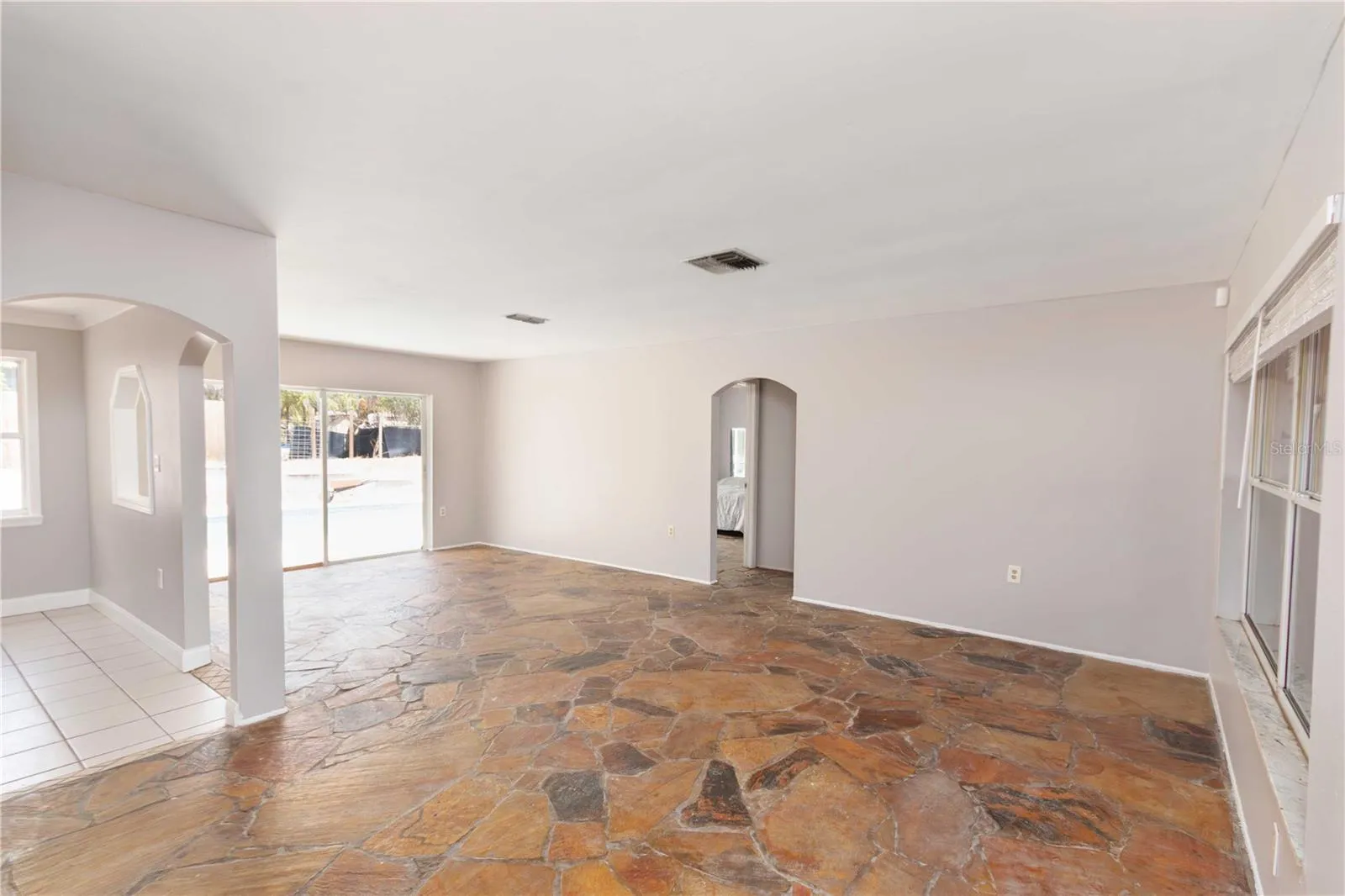 dining/living room combo