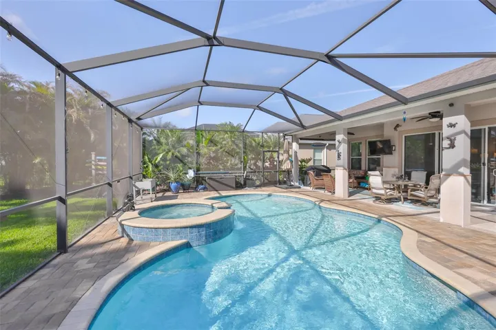 Saltwater pool & spa
