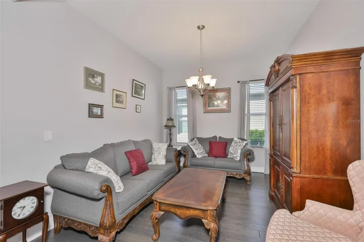 Flex room off foyer