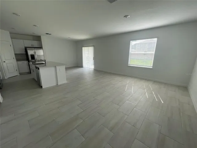 LIVING /DINNIG/KITCHEN