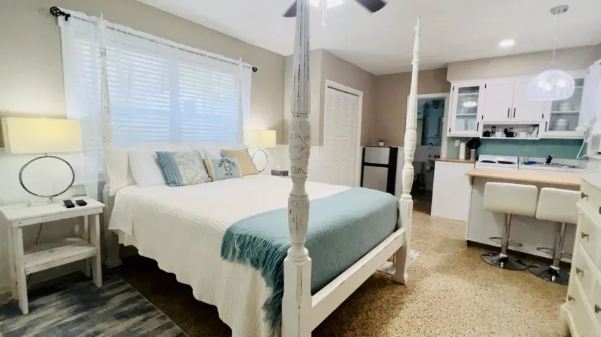 yellow studio back unit of 1760 wisconsin | 1760 & 1762 Wisconsin, Sarasota, FL 34239