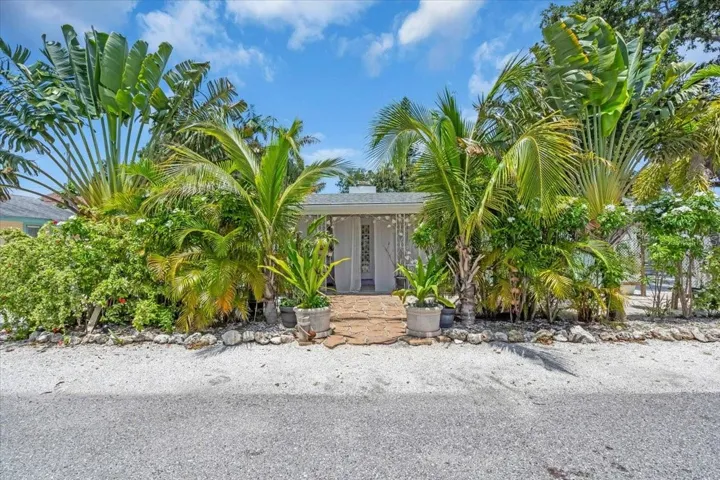 Front exterior of 3/1 larger unit for 1760 Wisconsin | 1760 & 1762 Wisconsin, Sarasota, FL 34239
