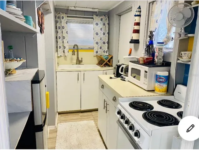Middle Cottage | 1760 & 1762 Wisconsin, Sarasota, FL 34239