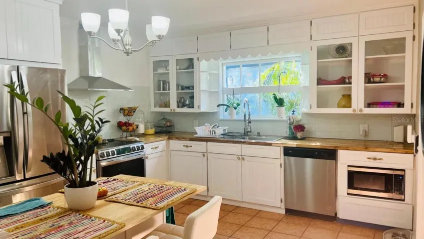 Kitchen of 3/1 larger unit of 1760 Wisconsin | 1760 & 1762 Wisconsin, Sarasota, FL 34239