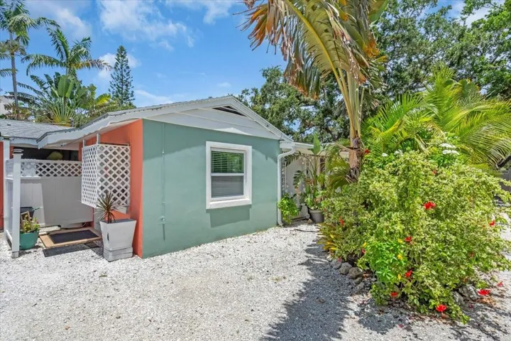 Front entry to studio unit 1 on 1760 Wisconsin | 1760 & 1762 Wisconsin, Sarasota, FL 34239