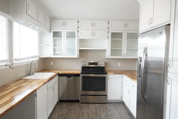 New Kitchen of 1761 Siesta | 1761 Siesta Drive