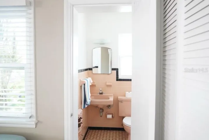 efficiency unit full bathroom on 1761 siesta dr | 1761 Siesta Drive