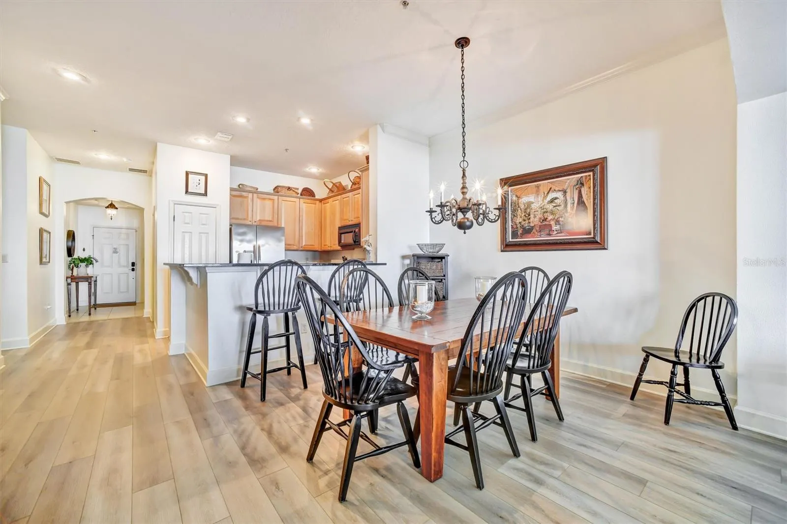 Dinning area, Breakfast bar, Kitchen.