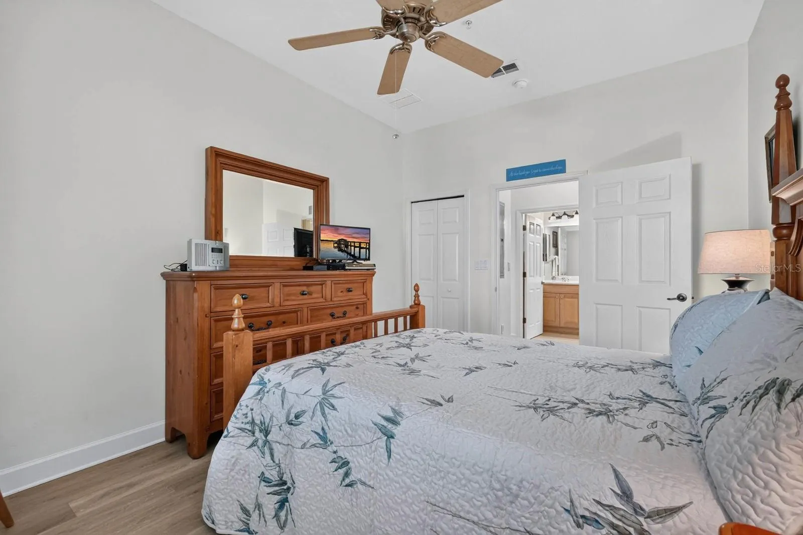 Second bedroom.