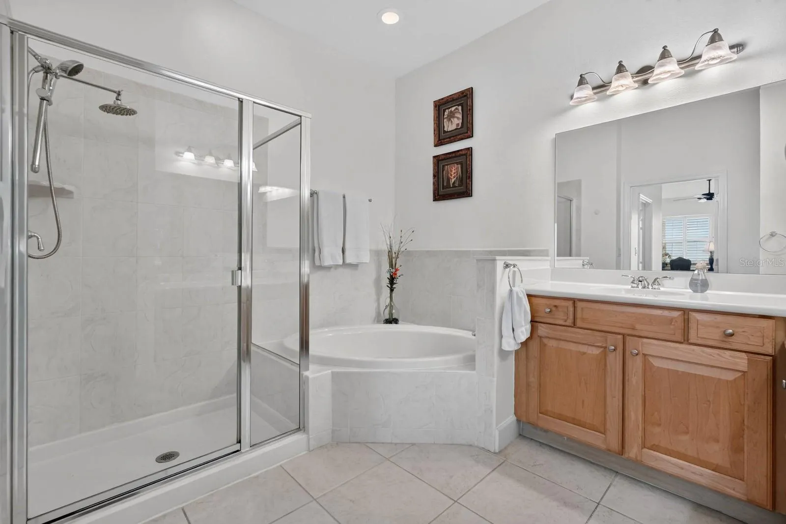 Primary en-suite bath.