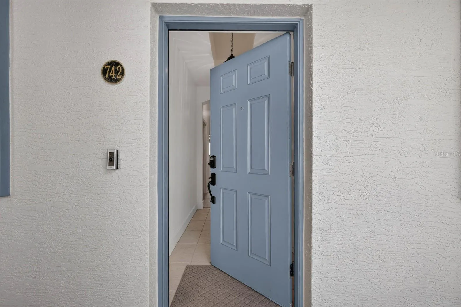 Warm welcome to family, friends or renters.