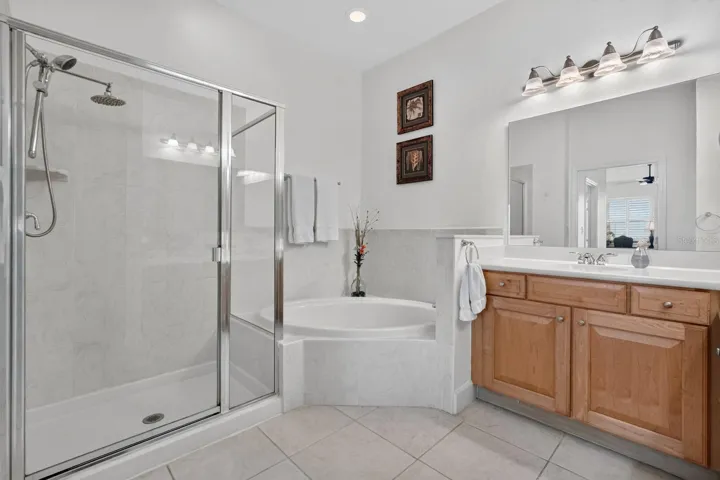 Primary en-suite bath.