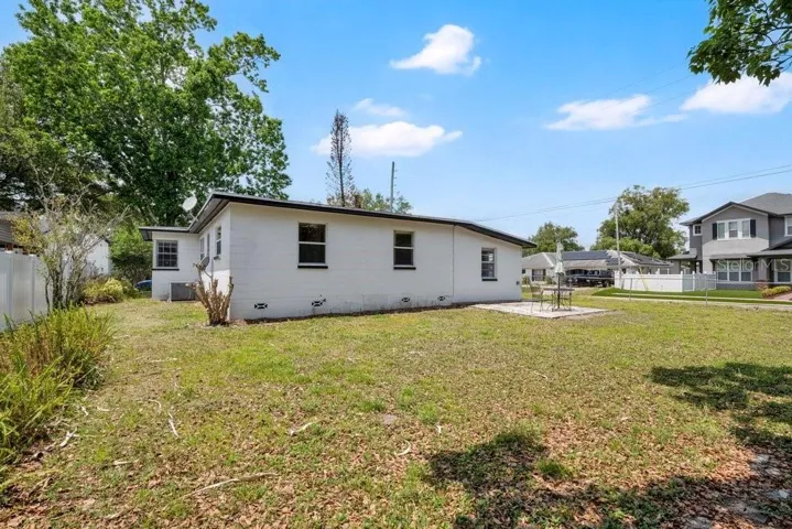 Spacious Back Yard