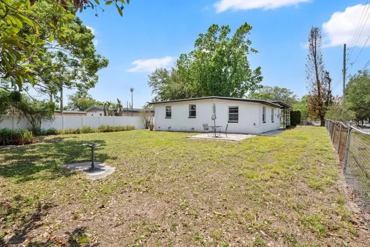 Spacious Back Yard