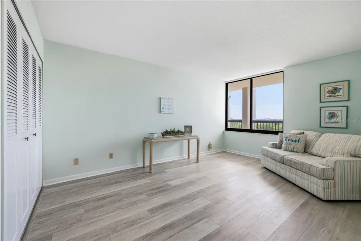 Guest bedroom