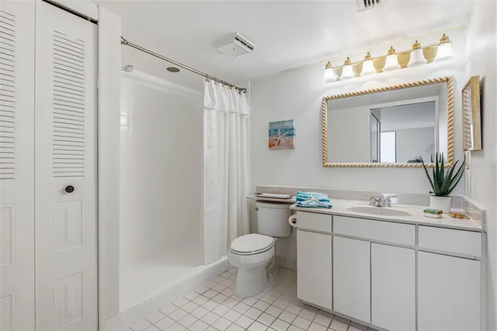 Oversized primary bath