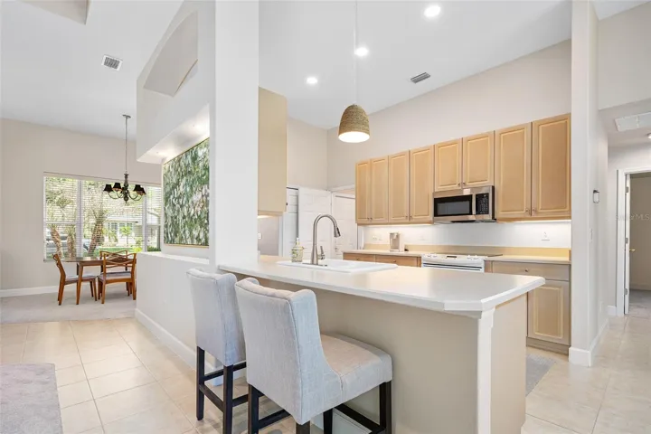 Breakfast bar, pendant lighting