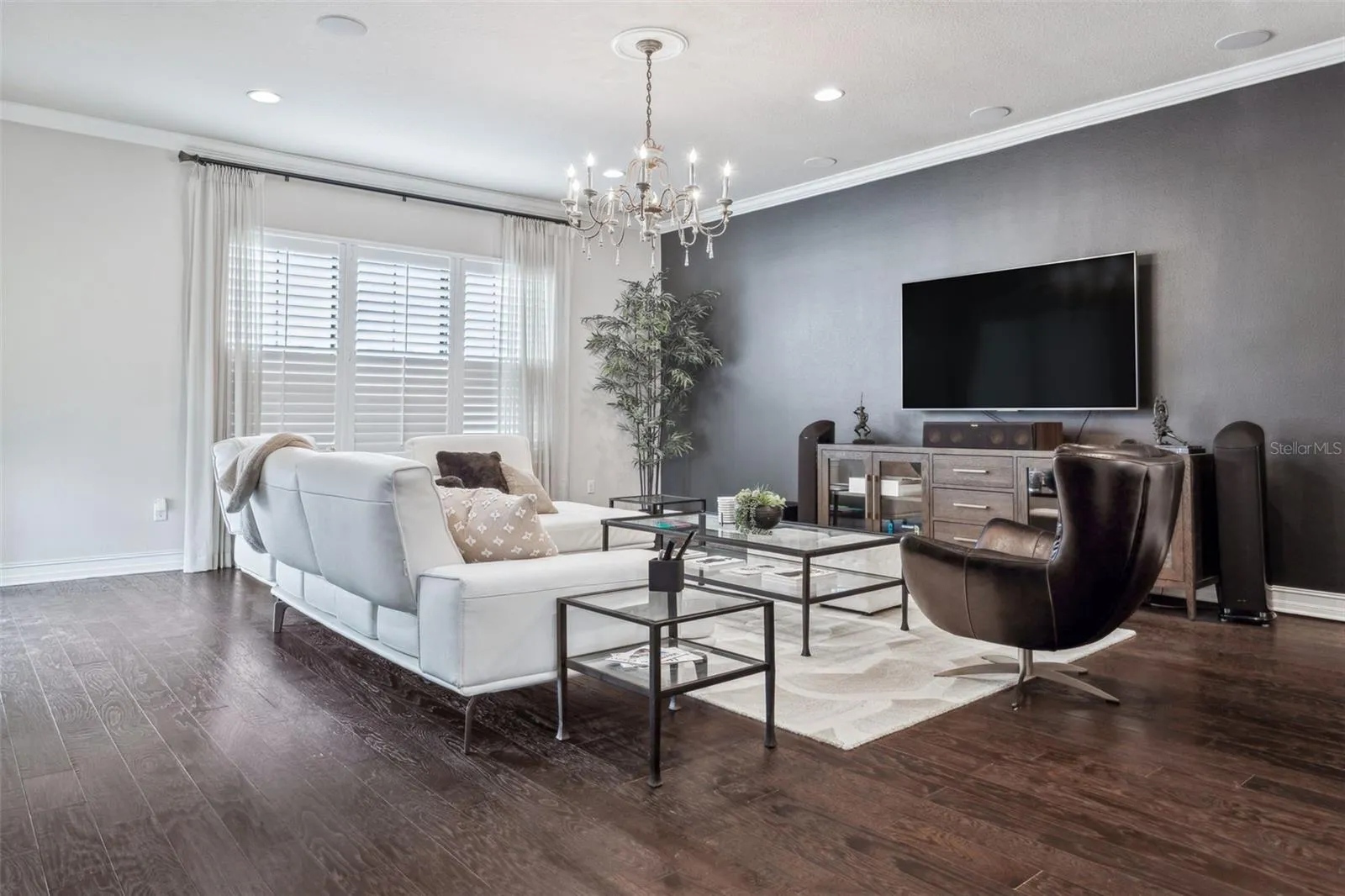 Surround sound in ceiling speakers