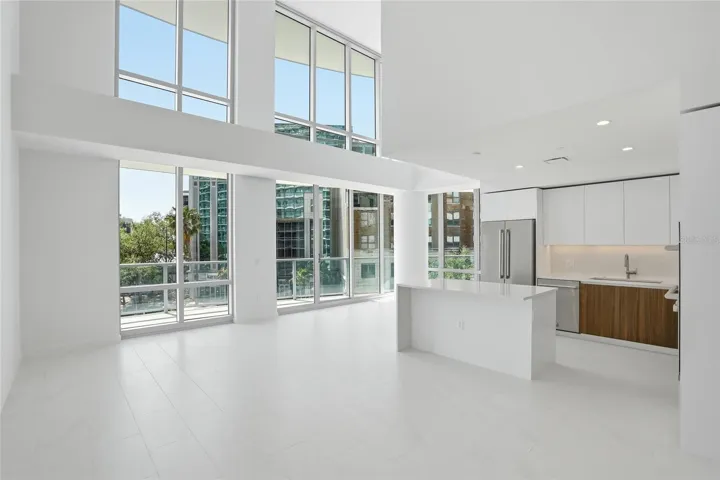 Dramatic 2 Story Space