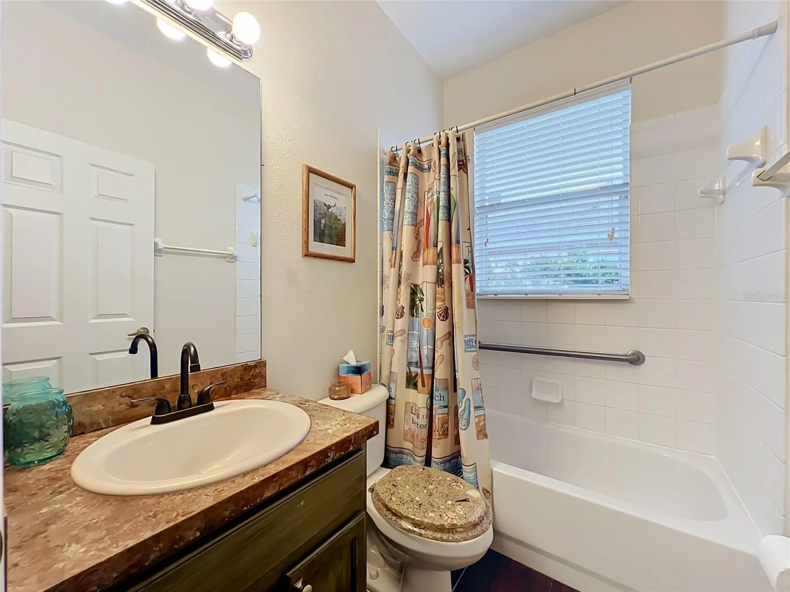 Hall full bath 2