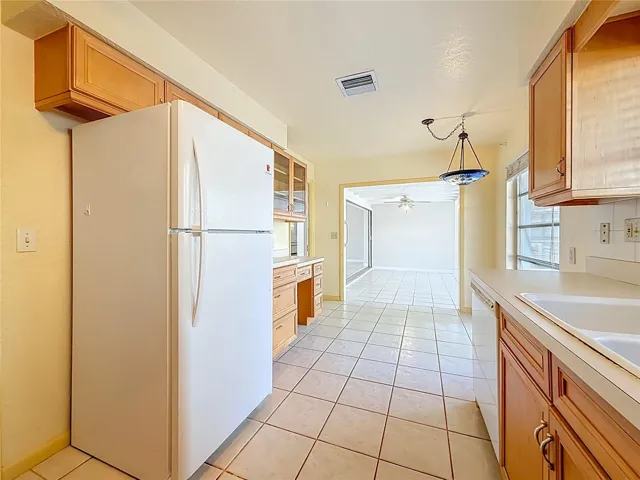 Kitchen - Eat-in Area - Bonus Room