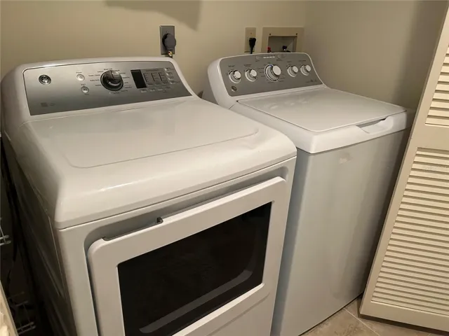 Laundry closet, washer and dryer