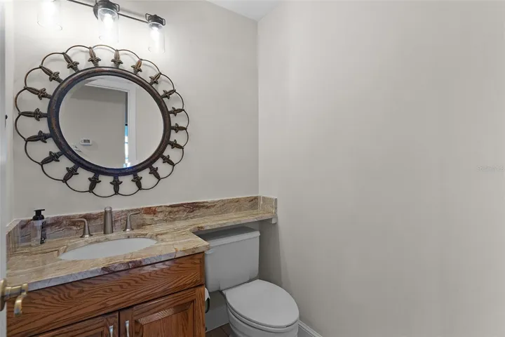 1/2 bath in great room hallway