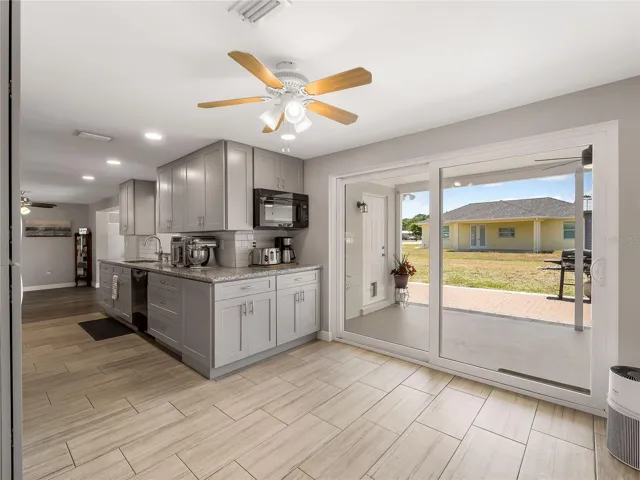 Eat in kitchen space