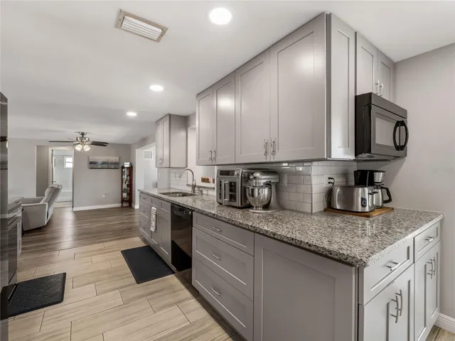 Completely renovated kitchen
