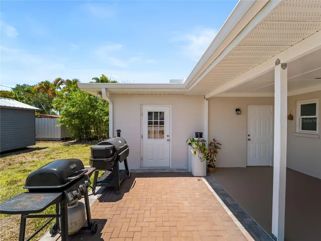 Spacious covered lanai