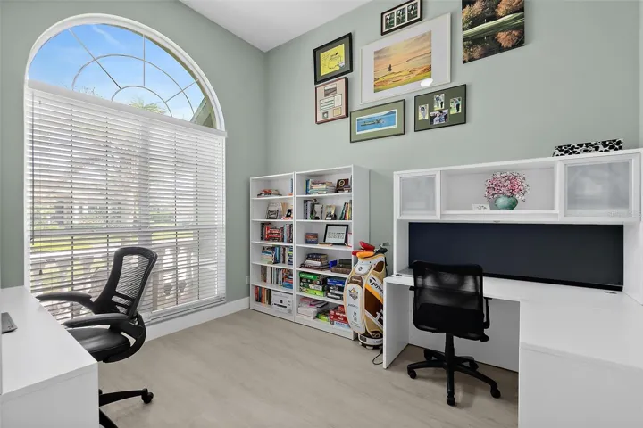 Office/Bedroom 4 with walk in closet