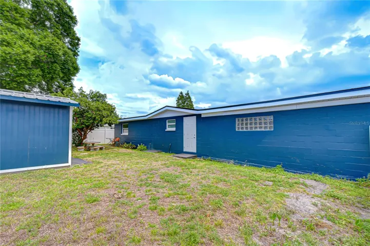 Storage unit. NO HOA  bring your boat!