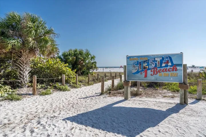 Siesta Key Beach | 1761 Siesta Drive, 1760 & 1762 Wisconsin, Sarasota, FL 34239