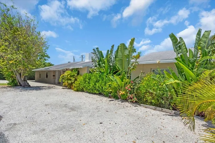 parking for 1761 siesta dr | 1761 Siesta Drive, 1760 & 1762 Wisconsin, Sarasota, FL 34239