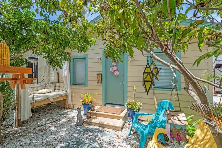 Middle Cottage | 1761 Siesta Drive, 1760 & 1762 Wisconsin, Sarasota, FL 34239