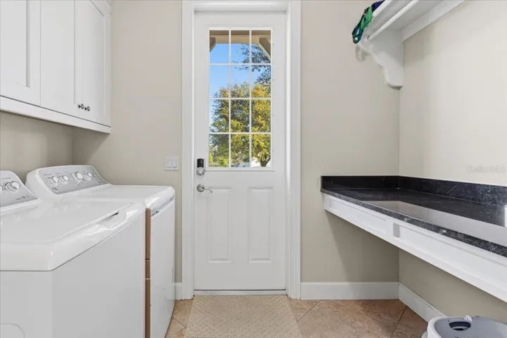 Laundry room (downstairs)